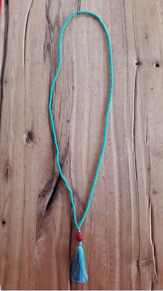 Picture of long necklace in turquoise or black